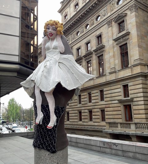 prague republique tcheque yarn bombing eva blahova