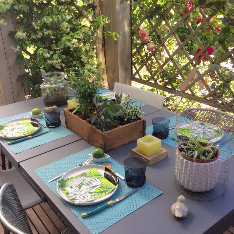 Déco de table avec les herbes et fleurs du jardin