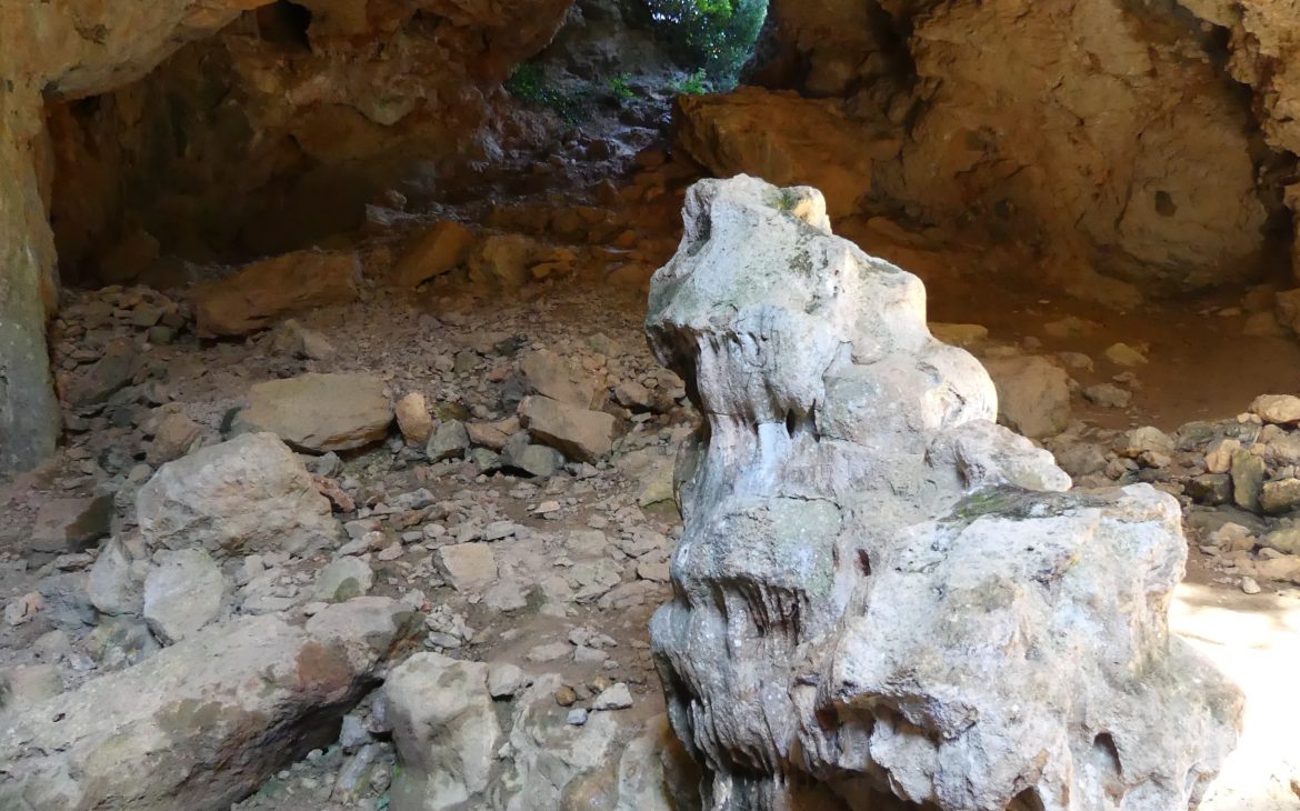 entrée de la grotte de La Caune